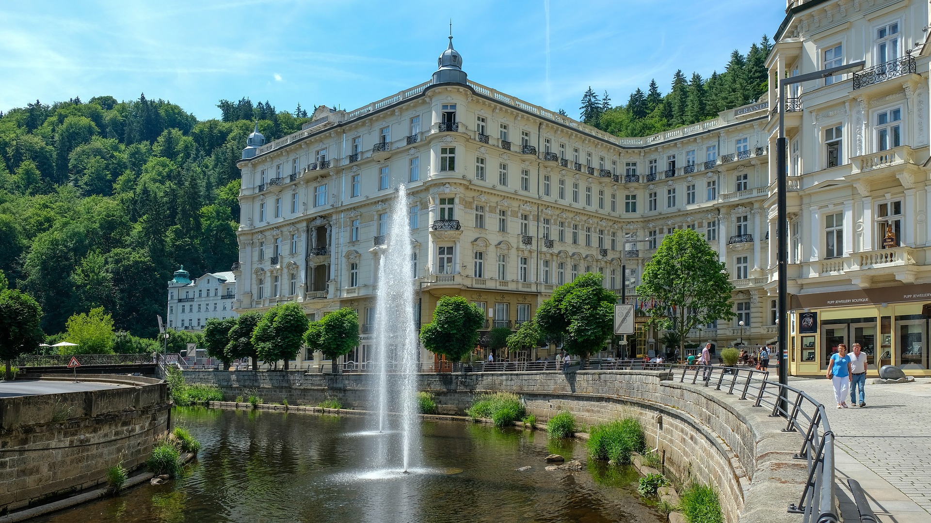 Karlovy Vary: Lázeňská perla s bohatou historií