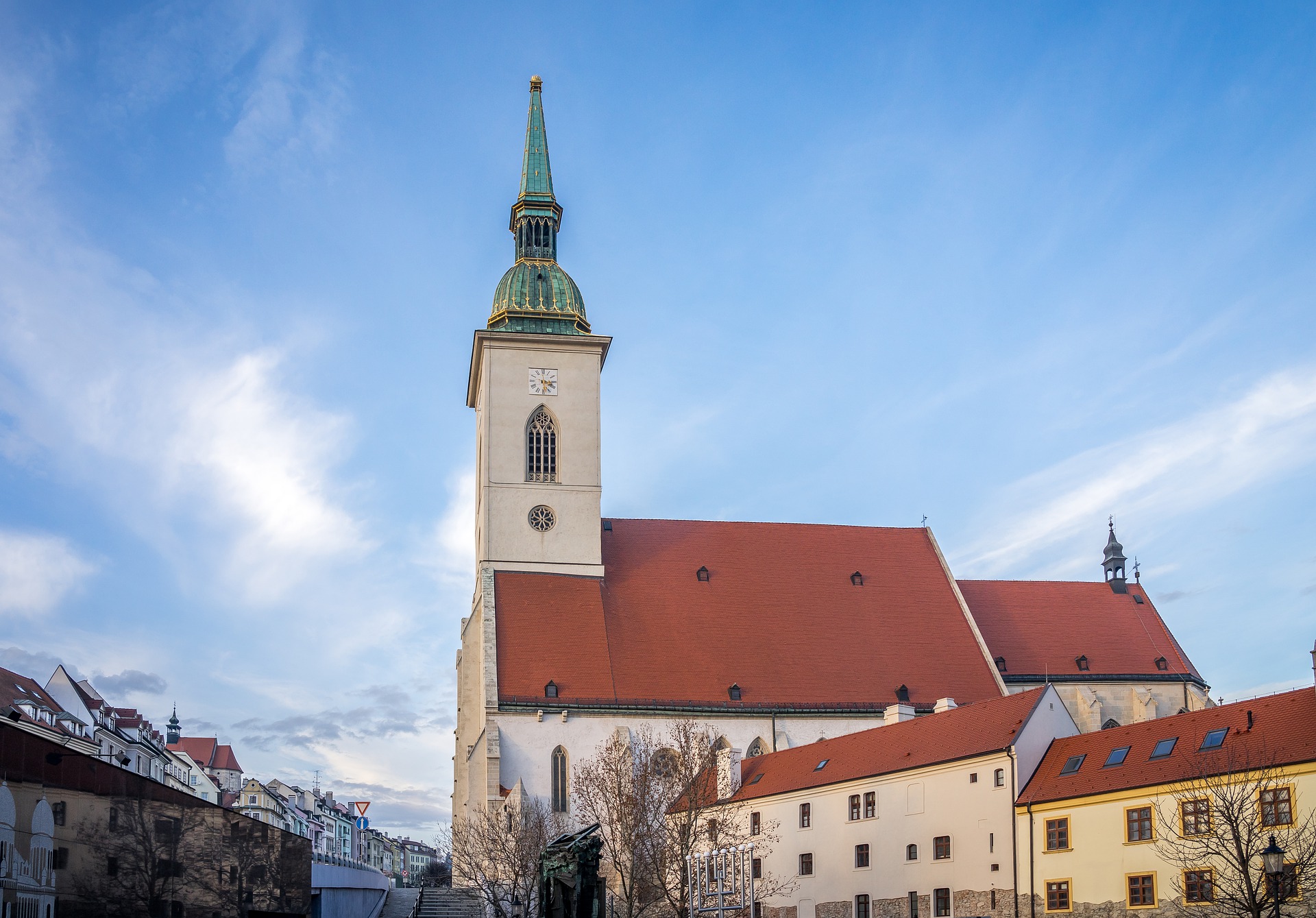 Katedrála svatého Martina: Svědek korunovací a historie Slovenska