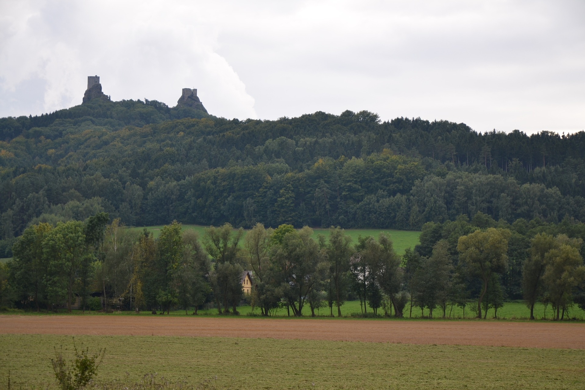 Hrad Trosky a jeho okolí: Krajina plná zážitků