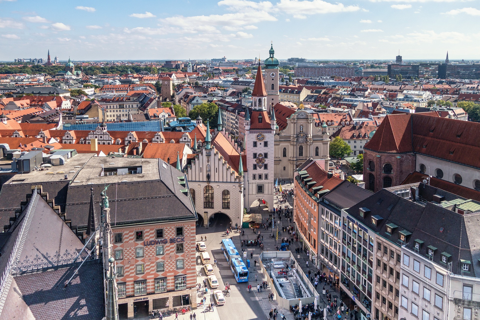 Mariánské náměstí: Brána do minulosti Mnichova